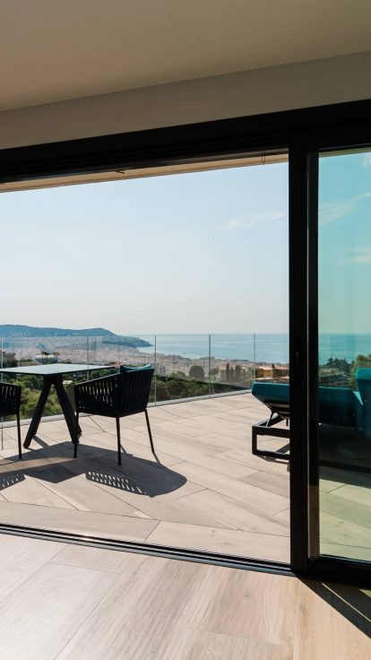 Villa construite par SABI à Nice, terrasse vue mer